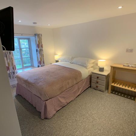 Swan House Tea Room And Bed & Breakfast Lydney Eksteriør bilde