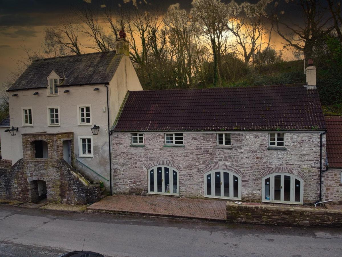 Swan House Tea Room And Bed & Breakfast Lydney Eksteriør bilde
